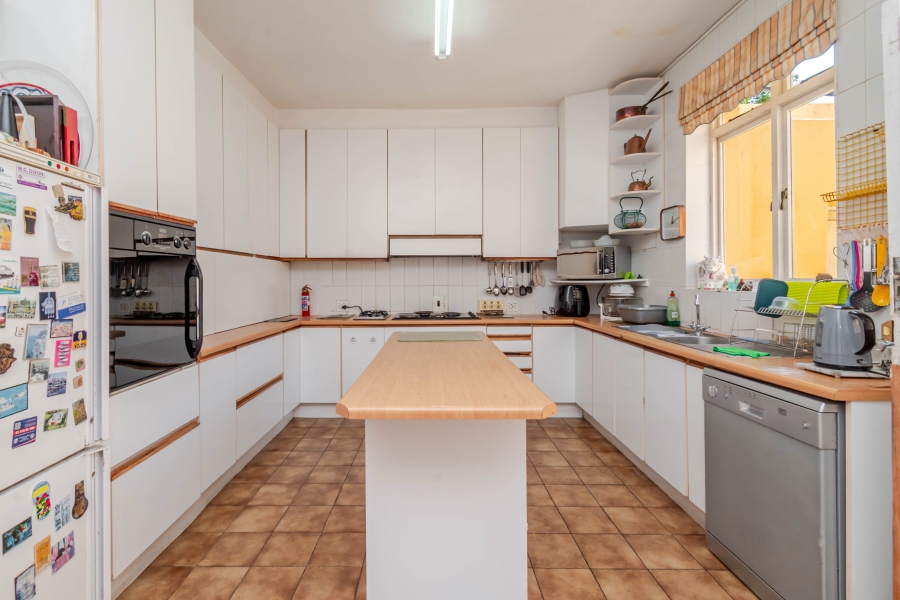 6 Bedroom Property for Sale in Fresnaye Western Cape